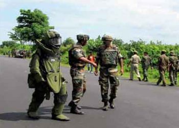Golpara: Army jawans with a bomb expert arrive to defuse a bomb that was found in a bag at NH 37 in Goalpara district of Assam on Tuesday. PTI Photo  (PTI8_7_2012_000199B)