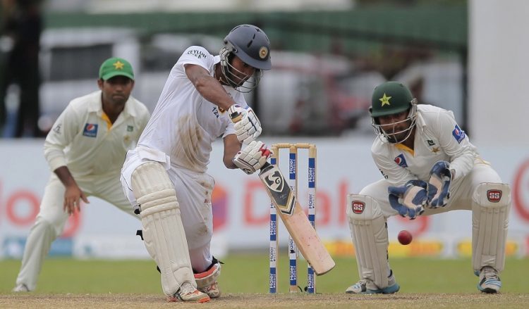 Sri Lankan batsman Dimuth Karunaratne bats against Pakistan during the fifth day of their second cricket test match in Colombo, Sri Lanka, Monday, June 29, 2015. Sri Lanka won the match by 7 wickets. (AP Photo/Eranga Jayawardena)