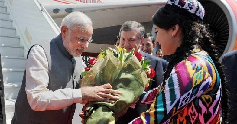 Modi-welcomed-Airport.jpg.image.784.410