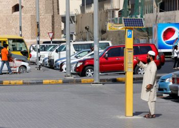 People seen using parking machines in Sharjah. October 26 2014. Photo by Ashok Verma