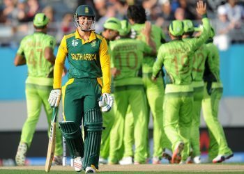 South African batsman Quinton De Kock walks from the field after he was dismissed for no score during their Cricket World Cup Pool B match in Auckland, New Zealand, Saturday, March 7, 2015. (AP Photo/Ross Setford)