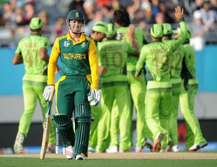 South African batsman Quinton De Kock walks from the field after he was dismissed for no score during their Cricket World Cup Pool B match in Auckland, New Zealand, Saturday, March 7, 2015. (AP Photo/Ross Setford)