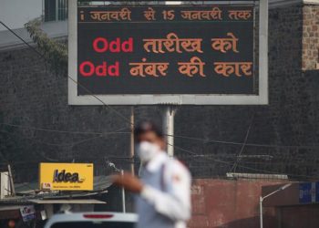 Motorists at the ITO (New Delhi) undergo a Delhi government ODDEVEN trail run early thursday morning, during which the traffic policemen and Civil defense members managed the traffic and held out posters narrating about the traffic arrangments to be starting this new year. Express Photo by Tashi Tobgyal New Delhi 311215