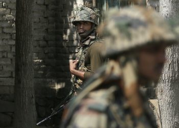 Indian army soldiers patrol near Nowgam sector, near the de facto border dividing Kashmir between India and Pakistan, in Indian controlled Kashmir, Wednesday, Sept. 21, 2016. Indian soldiers on Wednesday searched areas near the de facto border where two gunbattles with suspected rebels raged for half a day, the Indian army said. Army spokesman Col. Rajesh Kalia said two groups of militants had infiltrated into the Indian-controlled portion of Kashmir from the Pakistani-held part near Uri region and Nowgam sector. (AP Photo/Mukhtar Khan)