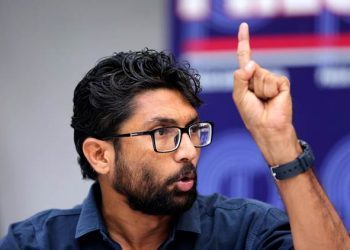 Gujrat Rashtriya Dalit Adhikar Manch leader Jignesh Mevani addressing a press conference in New Delhi on wednesday.
Express photo by Renuka Puri