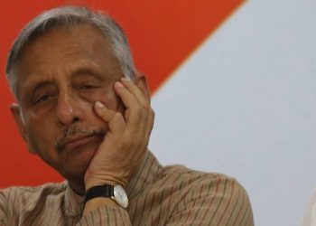 Congress leader P. Chidambaram and Mani Shankar Aiyar during a press conference. Express Photo by Anil Sharma. 24.08.2017. *** Local Caption *** Congress leader P. Chidambaram and Mani Shankar Aiyar during a press conference. Express Photo by Anil Sharma. 24.08.2017.