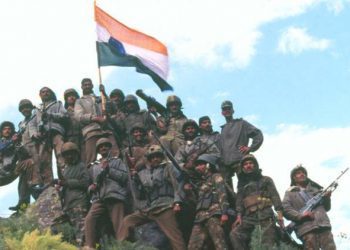 Soldiers of Kargil celebrating victory after War. *** Local Caption *** Soldiers of Kargil celebrating victory after War. Agency photo