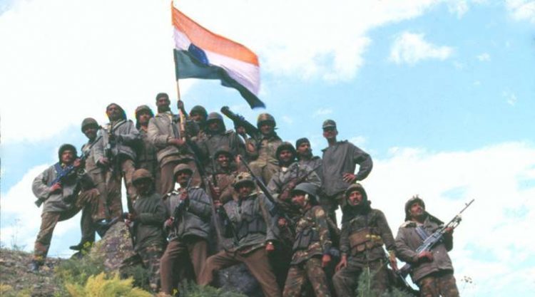 Soldiers of Kargil celebrating victory after War. *** Local Caption *** Soldiers of Kargil celebrating victory after War. Agency photo