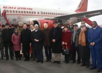 കശ്മീരിലെത്തിയ വിദേശ പ്രതിനിധി സംഘവുമായി കൂടിക്കാഴ്ച നടത്തി കോണ്ഗ്രസ് നേതാക്കള്: നോട്ടിസയച്ച് പാര്ട്ടി നേതൃത്വം