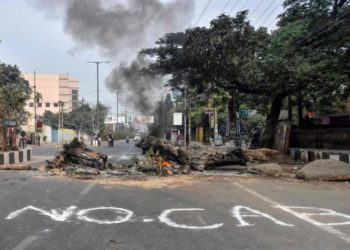 ‘കേരളത്തിലെ സമരങ്ങള്ക്ക് കാശ്മീര് തീവ്രവാദികളുടെ ഒരു ഭാവം, ഇന്ന് ഇവര് പൊതുയോഗം ബഹിഷ്കരിച്ചു, നാളെ തിരഞ്ഞെടുപ്പ് ബഹിഷ്കരിച്ചേക്കാം,കോണ്ഗ്രസും കമ്മ്യൂണിസ്റ്റും സൂക്ഷിക്കുക’