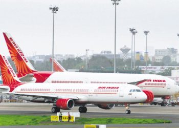 എയർ ഇന്ത്യയുടെ റിപ്പബ്ലിക് ദിനാഘോഷം : വിത്തുകളടങ്ങിയ 30,000 പതാകകൾ വിതരണം ചെയ്തു