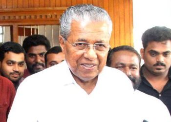 ചുവപ്പ് മാല പഥ്യമല്ലാതെ ‘ഗോ മാതാവ് ‘: മുഖ്യമന്ത്രിയെ വകവെക്കാതെ ഗായത്രി, ഒടുവില്‍ കീഴടങ്ങി പിണറായി വിജയന്‍