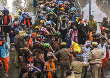 അയ്യപ്പദര്ശനത്തിനെത്തിയ മുസ്ലീങ്ങളെ ശബരിമലയില് തടഞ്ഞ് കേരള പോലിസ്: തീര്ത്ഥാടകര് ദര്ശനം നടത്താതെ മടങ്ങി