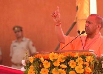 ആസാദ് കശ്‍മീർ, ടുക്ക്ഡേ ടുക്ക്ഡേ, രാജ്യത്തിൻറെ വിഭവങ്ങളൂറ്റിക്കുടിച്ചു വളരുന്നവർ തന്നെയാണ് ഇന്ത്യയെ തീവ്രവാദത്തിന്റെ പടുകുഴിയിലേക്ക് വലിച്ചെറിയാൻ ശ്രമിക്കുന്നത് : ജെ.എൻ.യു കലാപകാരികൾക്കെതിരെ യോഗി ആദിത്യനാഥിന്റെ രൂക്ഷവിമർശനം