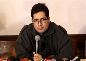 ജമ്മു കശ്മീരിൽ വീണ്ടും കരുതൽ തടങ്കൽ : മുൻ ഐ.എ.എസ് ഉദ്യോഗസ്ഥൻ കസ്റ്റഡിയിൽ