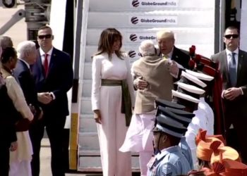 ക്ലിയറൻസിന് 15 മിനിറ്റ്, ട്രംപിനെ ചേർത്തു പിടിച്ച് മോദി : റോഡ് ഷോ ആസ്വദിച്ച്  ഇരുവരും സബർമതിയിലേക്ക്