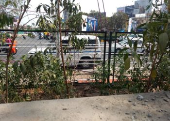 ‘അപ്പൊ സിഐടിയുക്കാര് ചെല്ല്….അടുത്തത് കൊണ്ട് വാ’..:ട്രപിനെ സ്വീകരിക്കാന്‍  കോളനികള്‍ മറച്ച് മതില്‍കെട്ടിയെന്ന മാധ്യമപ്രചരണം പൊളിഞ്ഞടങ്ങിയത് ഇങ്ങനെ