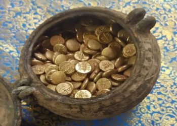 ക്ഷേത്രത്തിന് സമീപത്തു നിന്ന് സ്വര്ണ്ണനാണയങ്ങളുടെ ശേഖരം കണ്ടെടുത്തു, നാണയങ്ങളും പാത്രങ്ങളും ഏഴടി താഴ്ചയില് കുഴിച്ചിട്ട നിലയില്, 1000-1200 കാലഘട്ടത്തിലേതെന്ന് നിഗമനം