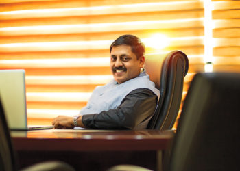 “കഴിച്ചു പോയില്ലേ..? തിരിച്ചെടുക്കാനാവില്ലലോ ?  2500 രൂപ തിരിച്ചടയ്ക്കും ” : ലോക കേരളസഭ വിവാദത്തിൽ സോഹൻ റോയിയുടെ കുറിപ്പ് വൈറലാകുന്നു