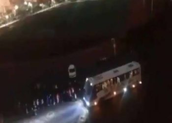 “ലജ്ജ തോന്നുന്നു.! ഇന്ത്യ അവരുടെ പൗരന്മാരെ രക്ഷിക്കുന്നത് നോക്കൂ” : ദൈന്യതയോടെ ചൈനയിലെ പാക്കിസ്ഥാനി വിദ്യാർഥിയുടെ വീഡിയോ