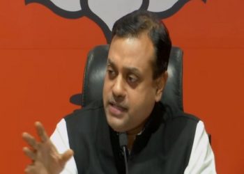 “ലാഭേച്ഛയില്ലാതെ ഒന്നും ചിന്തിക്കാൻ സാധിക്കില്ല, ഗാന്ധി കുടുംബത്തിന്റെ ആത്മാവു പോലും കളങ്കപ്പെട്ടതാണ്” : രാഹുൽഗാന്ധിക്കെതിരെ രൂക്ഷവിമർശനവുമായി ബിജെപി ദേശീയ വക്താവ് സംബിത് പത്ര