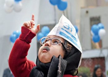 ആം ആദ്മിയുടെ സത്യപ്രതിജ്ഞാ ചടങ്ങിന് ‘മിനി മഫ്ളർമാനും’ എത്തും : ഒരു വയസുകാരൻ കെജ്രിവാളിനെ ക്ഷണിച്ച് അരവിന്ദ് കെജ്രിവാൾ