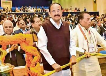 “രാഷ്ട്ര നിർമ്മാണത്തിൽ പങ്കാളികളാവുക” : രാജ്യത്തെ യുവജനങ്ങളോടഭ്യർത്ഥിച്ച് ഉപരാഷ്ട്രപതി വെങ്കയ്യ നായിഡു