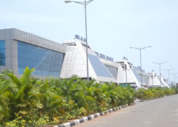 കരിപ്പൂരിൽ വിമാനമിറങ്ങിയ യാത്രക്കാരെ തട്ടിക്കൊണ്ടു പോയി കൊള്ളയടിച്ചു : ഒരു മാസത്തിനിടെ ഇത്തരത്തിലുണ്ടാവുന്ന മൂന്നാമത്തെ സംഭവം