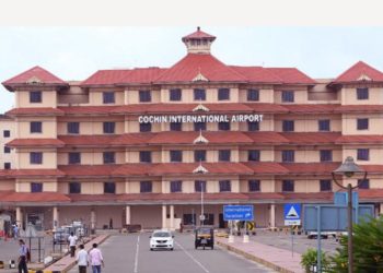 നെടുമ്പാശ്ശേരിയിലൂടെ സ്വർണം ഒഴുകുന്നു : മലദ്വാരത്തിലും ബ്രെഡ് ടോസ്റ്ററിലുമായി കടത്താൻ ശ്രമിച്ചത് 75 ലക്ഷത്തിന്റെ സ്വർണ്ണം