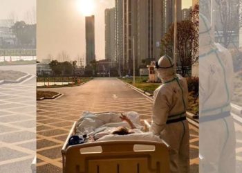 വുഹാനിൽ രോഗം പടരുമ്പോഴും  കൊറോണ രോഗിയ്ക്ക്  സൂര്യാസ്തമയം ആസ്വദിക്കാൻ റോഡിൽ സൗകര്യമൊരുക്കി : വൃദ്ധനായ രോഗിയുടെയും ഡോക്ടറുടേയും  ചിത്രം വൈറലാകുന്നു