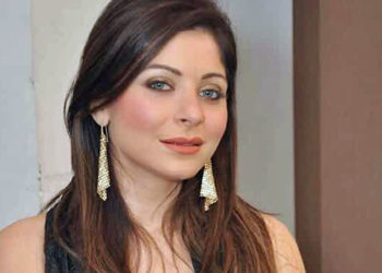 “ആശുപത്രിയിൽ ഓറഞ്ചും ചെറുപഴവും മാത്രമേ തന്നുള്ളൂ” എന്ന് കനിക കപൂർ : ‘താരജാഡ കാണിക്കരുത്, രോഗിയാണ്’ എന്ന് ആശുപത്രി അധികൃതർ