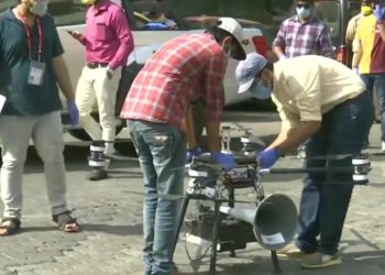 കോവിഡ് വ്യാപനത്തിനെതിരെ ഊർജ്ജിത നടപടികൾ : ഡ്രോണുകൾ, ആർട്ടിഫിഷ്യൽ ഇന്റലിജൻസ് ടെക്നോളജിയുമായി കൂട്ടിയിണക്കി മുംബൈ പോലീസ്