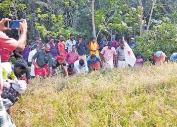 ഇരുനൂറോളം പേര്‍ നിരീക്ഷണത്തില്‍ കഴിയുന്ന പ്രദേശത്ത് നിര്‍ദേശങ്ങള്‍ ലംഘിച്ച് ഡിവൈഎഫ്‌ഐയുടെ കൊയ്ത്തുത്സവം: പത്ത് പേര്‍ അറസ്റ്റില്‍
