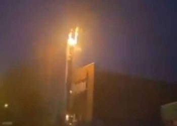 5 ജിയാണ് കൊറോണയ്ക്ക് കാരണമെന്ന് പ്രചരണം: യു.കെയില്‍ നിരവധി മൊബൈല്‍ ടവറുകള്‍ അഗ്നിക്കിരയായി, നികൃഷ്ടമായ വ്യാജപ്രചരണമെന്ന് അധികൃതര്‍