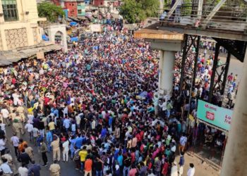 ബാന്ദ്ര സ്റ്റേഷനില് ആള്ക്കൂട്ടത്തിനിടയാക്കിയത് വ്യാജ പ്രചരണങ്ങള്: ഗൂഢാലോചനയുണ്ടോയെന്ന് സംശയം