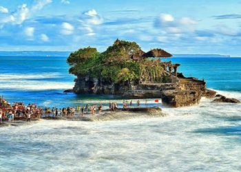 സഞ്ചാരികളെ വലിച്ചടുപ്പിക്കുന്ന ക്ഷേത്രദ്വീപ് ; ഇന്തോനേഷ്യൻ ദ്വീപായ ബാലിയിലെ വിശേഷങ്ങൾ