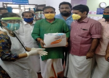 നഴ്സസ് ദിനത്തിൽ മാലാഖമാർക്ക് കരുതലുമായി യുവമോർച്ചയും ബിജെപിയും; ആരോഗ്യ പ്രവർത്തകർക്ക് ‘നമോ സുരക്ഷാ കിറ്റുകൾ‘ കൈമാറി