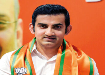 ‘കൊവിഡ് പോരാളികളായ പൊലീസുകാർക്ക് ആദരം ‘; ഡൽഹിയിൽ കൊവിഡ് ബാധിച്ചു മരിച്ച പൊലീസുകാരന്റെ മകനെ ഏറ്റെടുത്ത് ഗൗതം ഗംഭീർ എം പി