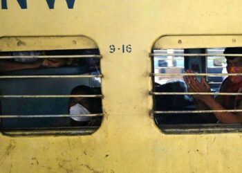 അന്യസംസ്ഥാന തൊഴിലാളികൾ നാട്ടിലേക്ക്  : കോഴിക്കോട് നിന്ന് രണ്ട് ട്രെയിൻ കൂടി പുറപ്പെട്ടു