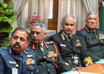 കര, വ്യോമ,നാവിക സേനാ തലവന്മാരും  സംയുക്ത സേനാ തലവൻ ബിപിൻ റാവത്തും നടത്തുന്ന പത്രസമ്മേളനം വൈകീട്ട് ആറുമണിക്ക് : ഇത്തരമൊരു അഭിസംബോധന ചരിത്രത്തിൽ ആദ്യം