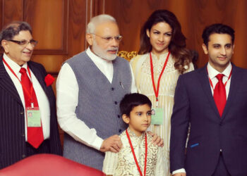 ‘വാക്‌സിന്‍ നിര്‍മ്മാണം നാം ഇന്ത്യയില്‍ തുടങ്ങിക്കഴിഞ്ഞു. ലോകത്തൊരു കമ്പനിയും എടുക്കാത്ത, ഒരു ഗവണ്മെന്റും എടുക്കാത്ത റിസ്‌കാണ് സിറം ഇന്‍സ്റ്റിറ്റ്യൂട്ടും കേന്ദ്രഗവണ്മെന്റും എടുക്കുന്നത്’