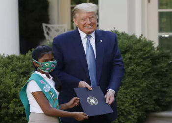 കൊവിഡ് പോരാളികളായ നഴ്സുമാർക്ക് മധുരസമ്മാനം നൽകി; ഇന്ത്യൻ വംശജയായ 10 വയസ്സുകാരിക്ക് അമേരിക്കൻ പ്രസിഡന്റിന്റെ ആദരം