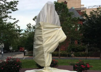 അമേരിക്കയിൽ പ്രതിഷേധത്തിന്റെ മറവിൽ അക്രമം; ഇന്ത്യാ വിരുദ്ധർ ഗാന്ധി പ്രതിമ തകർത്തു