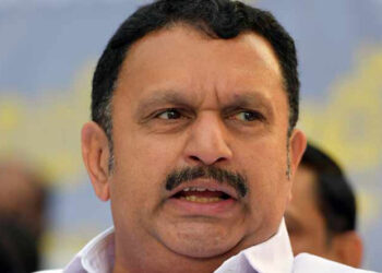 “പ്രാർത്ഥന കൊണ്ടല്ല, മദ്യം കൊണ്ടുള്ള സമാധാനം മതി സർക്കാരിന്” : പ്രതിപക്ഷത്തിനെതിരെ തിരഞ്ഞു പിടിച്ച് കേസെടുക്കുന്നെന്ന് കെ.മുരളീധരൻ