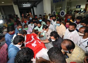 ‘കൊടും കുറ്റവാളിയായ സിപിഎം നേതാവിന്റെ ശവസംസ്‌ക്കാരചടങ്ങ് ആഘോഷമാക്കിയത് കൊവിഡ് പ്രോട്ടോക്കോള്‍ ലംഘിച്ച്’ മാധ്യമങ്ങള്‍ എന്ത് പറയുന്നുവെന്ന് ചോദ്യം