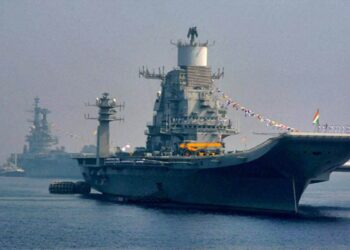 ഇന്ത്യന്‍ മഹാസമുദ്രത്തില്‍ നാവിക സേനയുടെ അപ്രതീക്ഷിത നീക്കം: ചൈനയ്ക്ക് താക്കിതായി നിരന്നത് ഐ എന്‍ എസ് വിക്രമാദിത്യ, അരിഹന്ത് തുടങ്ങിയ പോര്‍ക്കപ്പലുകള്‍