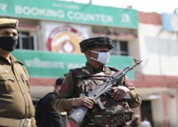 കശ്മീരിലെ ഷോപ്പിയാനിൽ സൈന്യത്തിന്റെ കോവിഡ് ബോധവൽക്കരണ ക്യാമ്പ് : നന്ദിയറിയിച്ച് പ്രദേശവാസികൾ