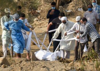 കോവിഡ് ബാധയുണ്ടെന്ന് സംശയമുള്ള രോഗി മരിച്ചാൽ മൃതദേഹം വിട്ടു കൊടുക്കാം : പരിശോധന ഫലം വരുന്നത് വരെ കാത്തിരിക്കേണ്ടെന്ന് ആരോഗ്യ മന്ത്രാലയം