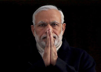 India's Prime Minister Narendra Modi holds up his hands in a "namaste", an Indian gesture of greeting, as he arrives at Heathrow Airport for a three-day official visit, in London, November 12, 2015. REUTERS/Jonathan Brady/Pool      TPX IMAGES OF THE DAY      - GF20000056654