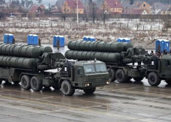 എസ്400 മിസൈല്‍ പ്രതിരോധ സംവിധാനം ചൈനയ്ക്ക് നല്‍കാന്‍ വിമുഖത കാട്ടി റഷ്യ:ഇന്ത്യയ്ക്ക് കൈമാറിയത് അതിവേഗതയില്‍